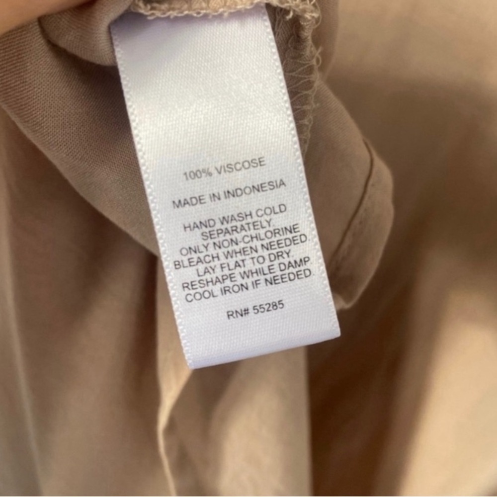 EXPRESS Lightly Ruffled Beige Button Down Blouse
Size Small - Picture 4 of 7
